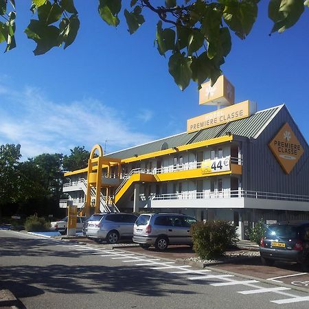 Отель Premiere Classe Lyon Est Aeroport Saint Exupery Экстерьер фото