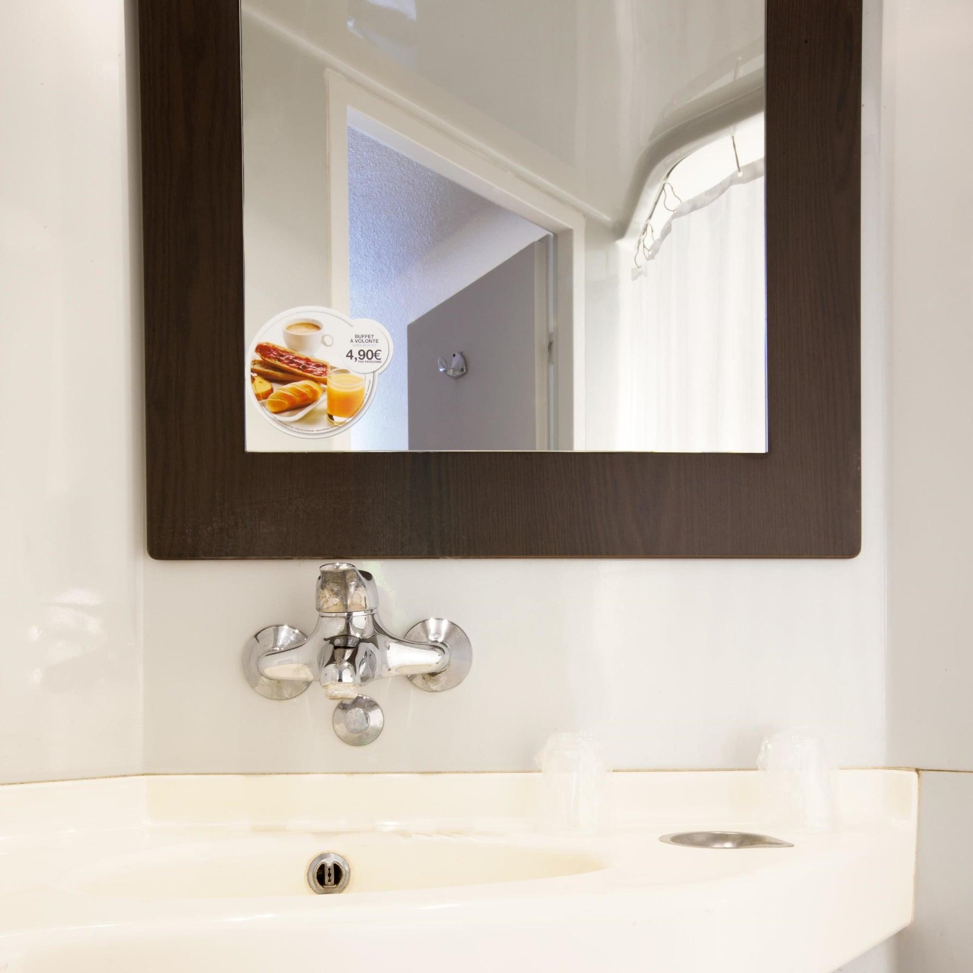 Premiere Classe Lyon Est Aeroport Saint Exupery Экстерьер фото