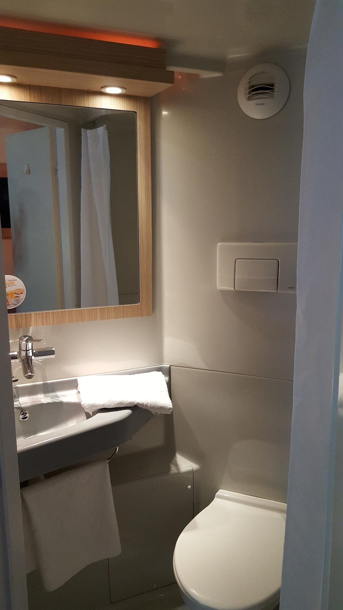 Premiere Classe Lyon Est Aeroport Saint Exupery Экстерьер фото