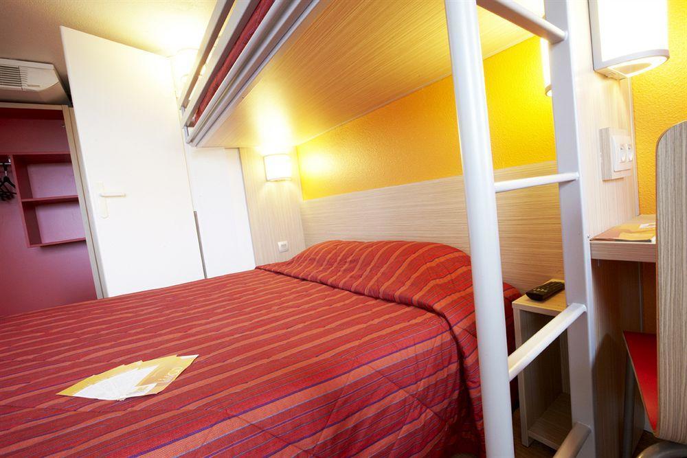 Premiere Classe Lyon Est Aeroport Saint Exupery Экстерьер фото