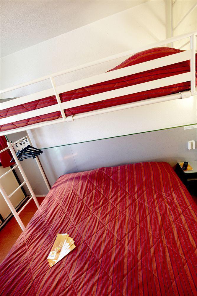 Premiere Classe Lyon Est Aeroport Saint Exupery Экстерьер фото
