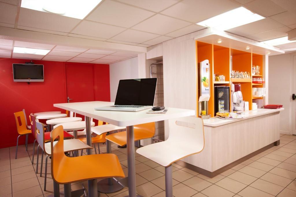 Premiere Classe Lyon Est Aeroport Saint Exupery Экстерьер фото