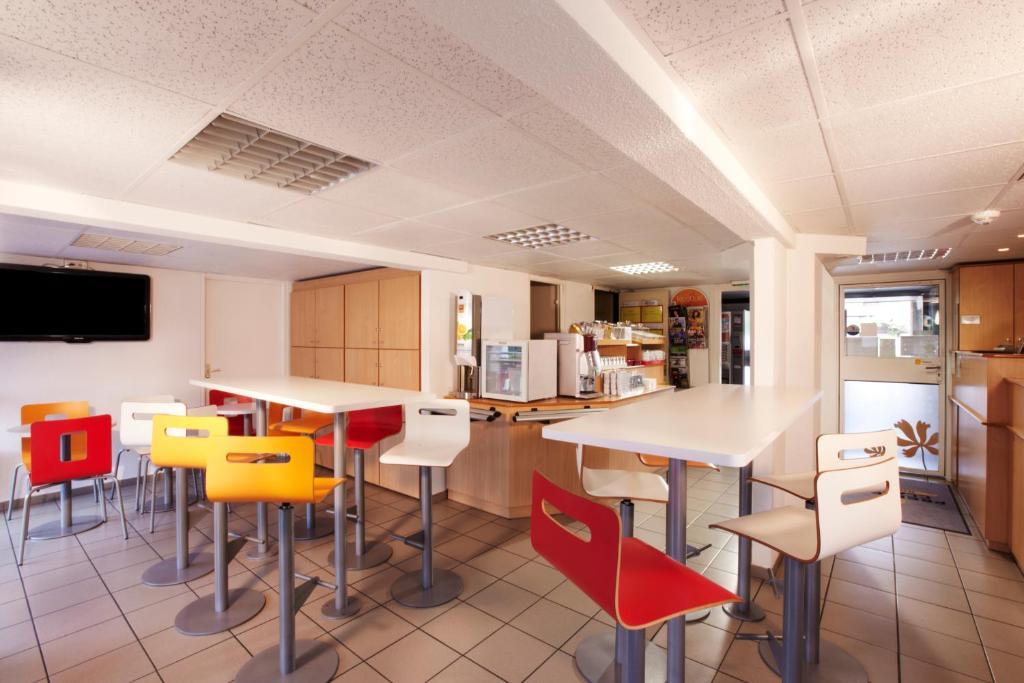 Premiere Classe Lyon Est Aeroport Saint Exupery Экстерьер фото