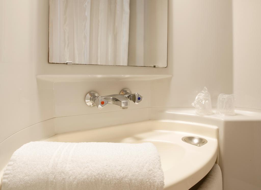 Premiere Classe Lyon Est Aeroport Saint Exupery Экстерьер фото