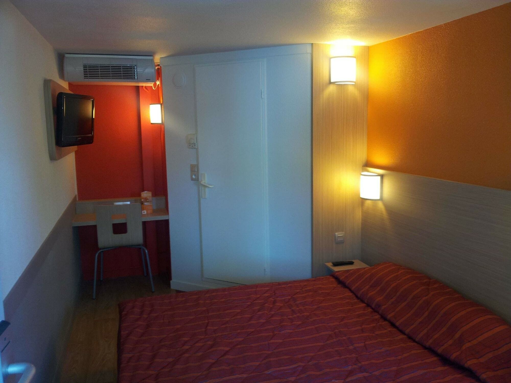 Premiere Classe Lyon Est Aeroport Saint Exupery Экстерьер фото