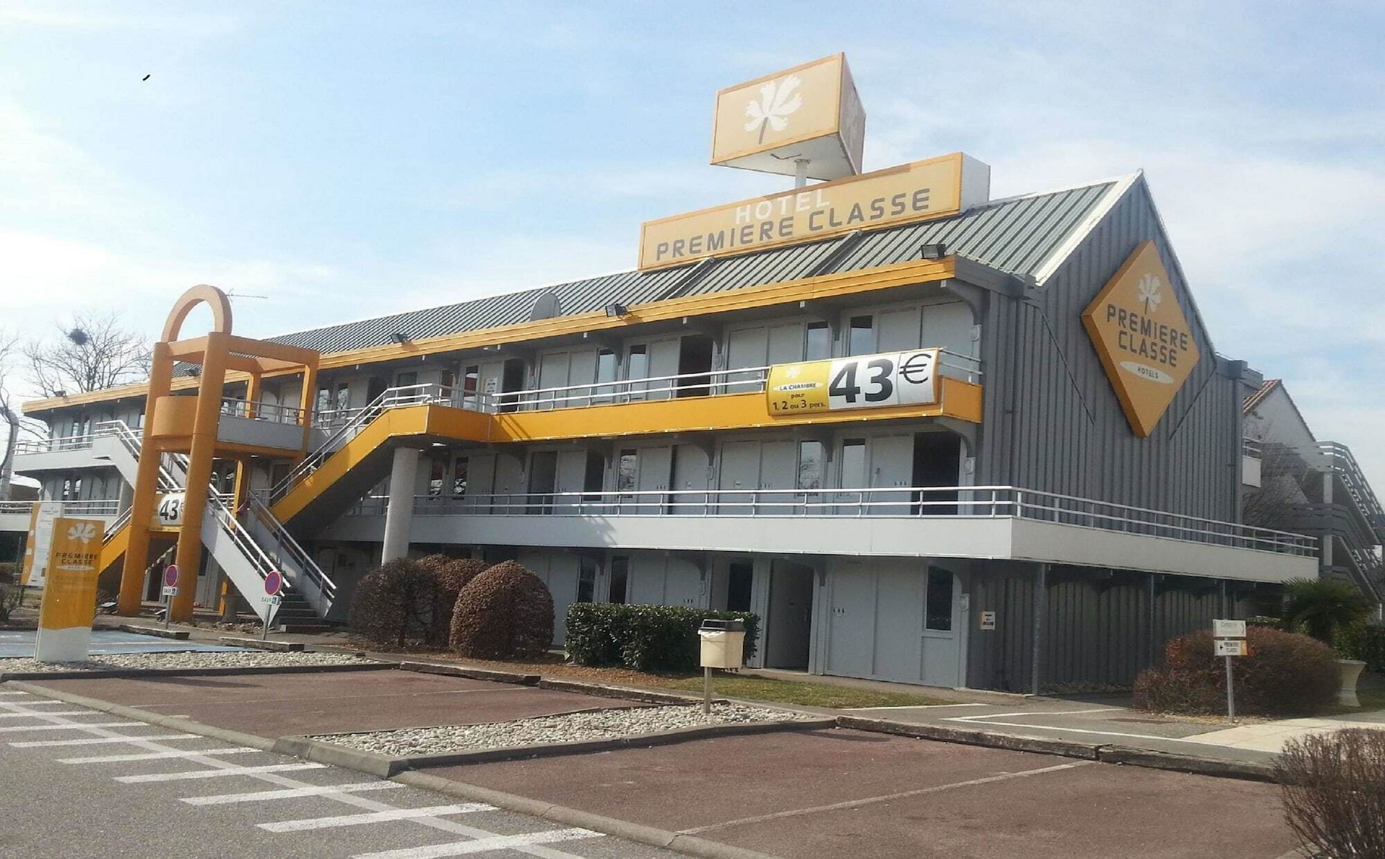Premiere Classe Lyon Est Aeroport Saint Exupery Экстерьер фото