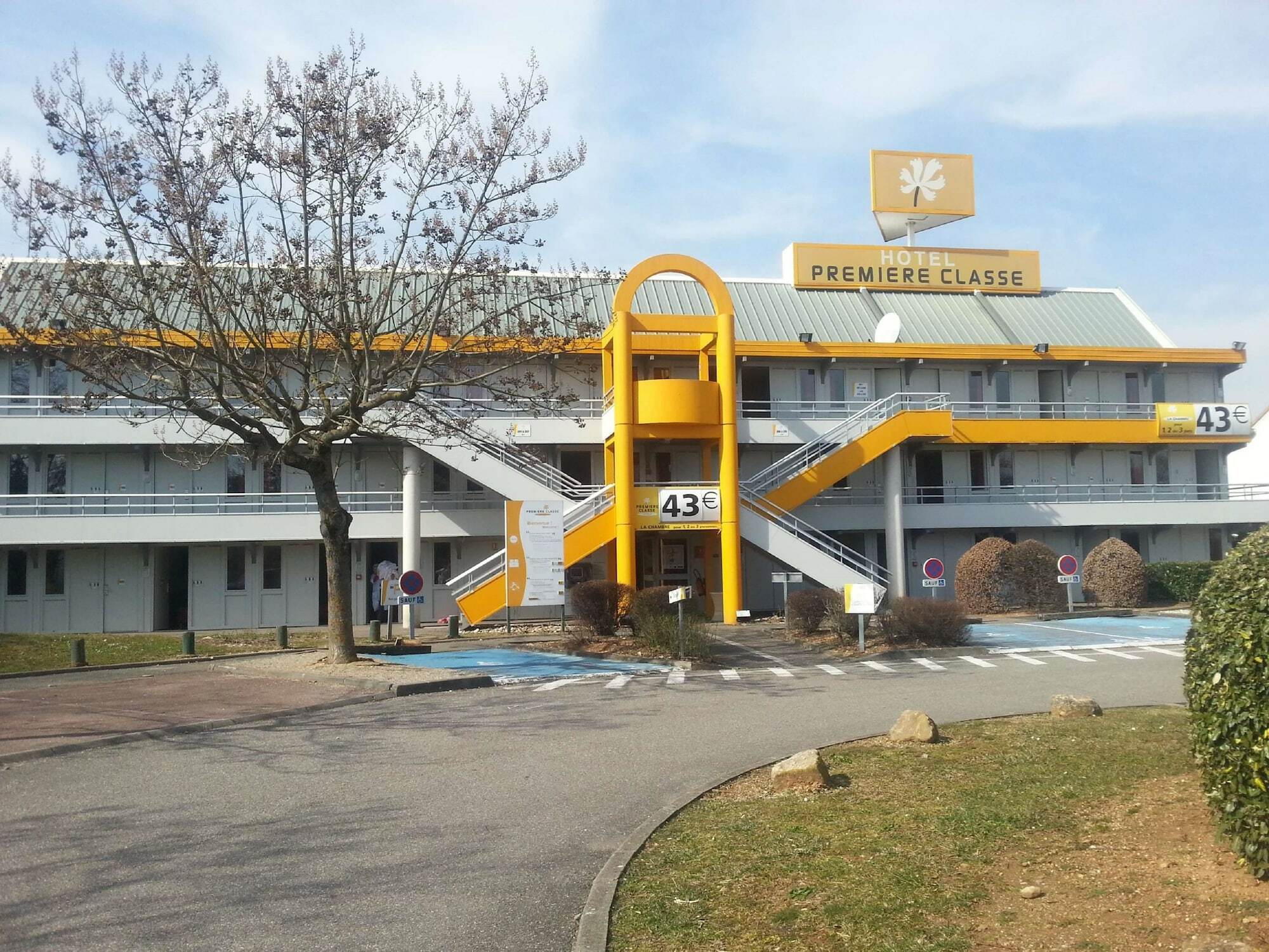 Premiere Classe Lyon Est Aeroport Saint Exupery Экстерьер фото